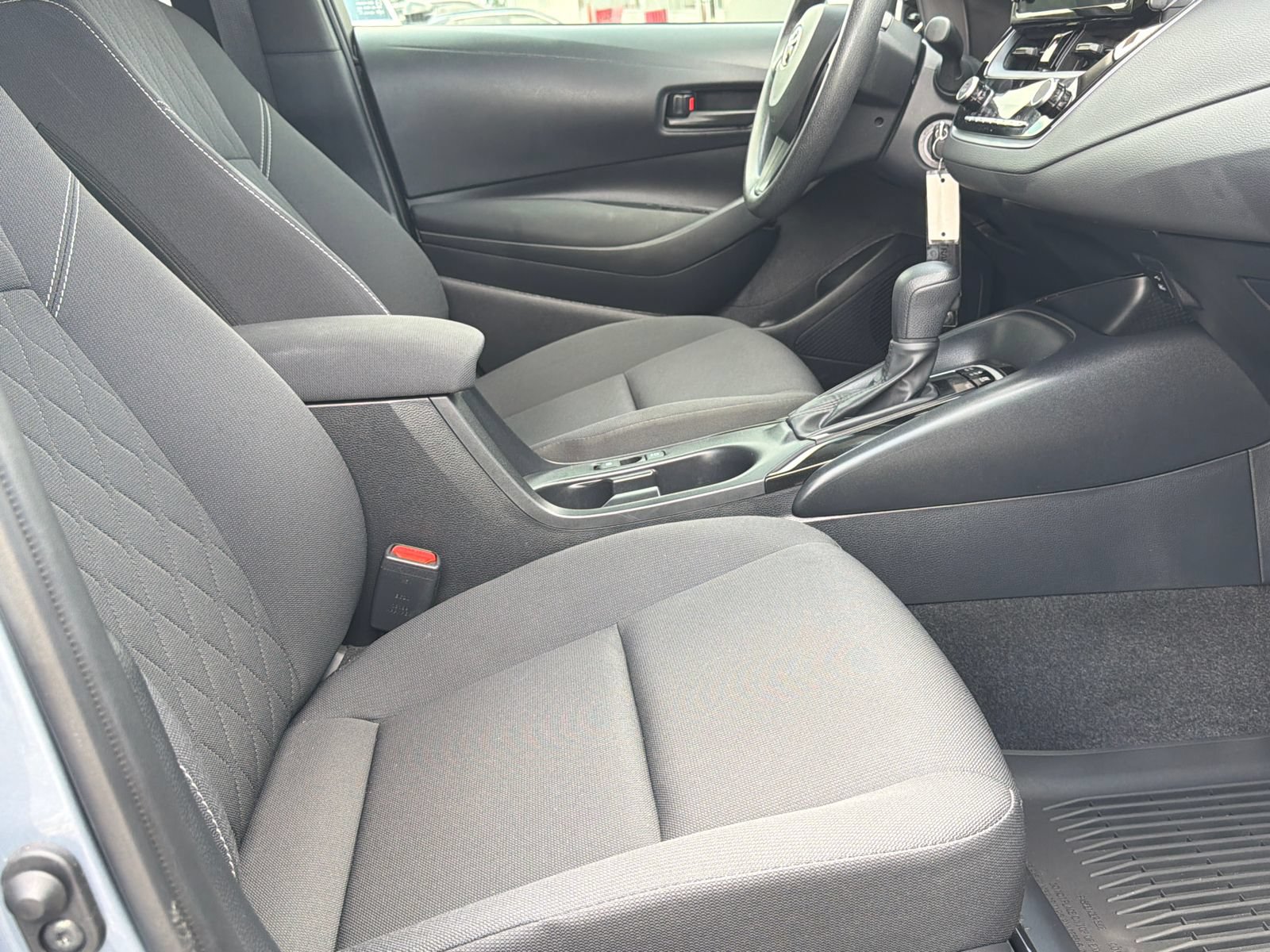 Used 2025 Toyota Corolla LE FWD image 16