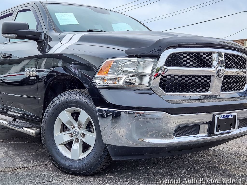 Used 2019 RAM 1500 Classic SLT w/ Luxury Group AWD/4WD image 2