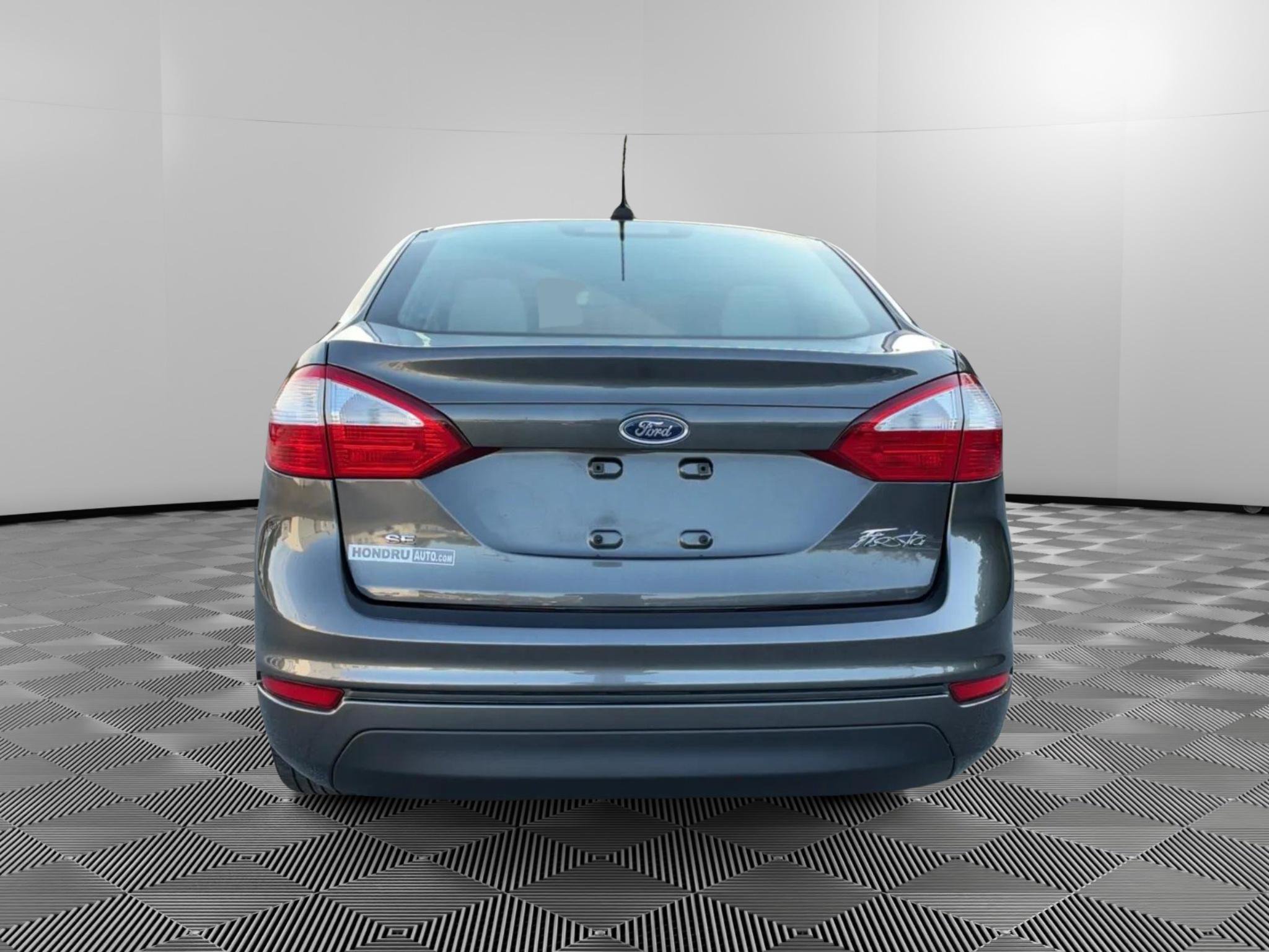 Used 2016 Ford Fiesta SE w/ Cold Weather Package FWD image 8
