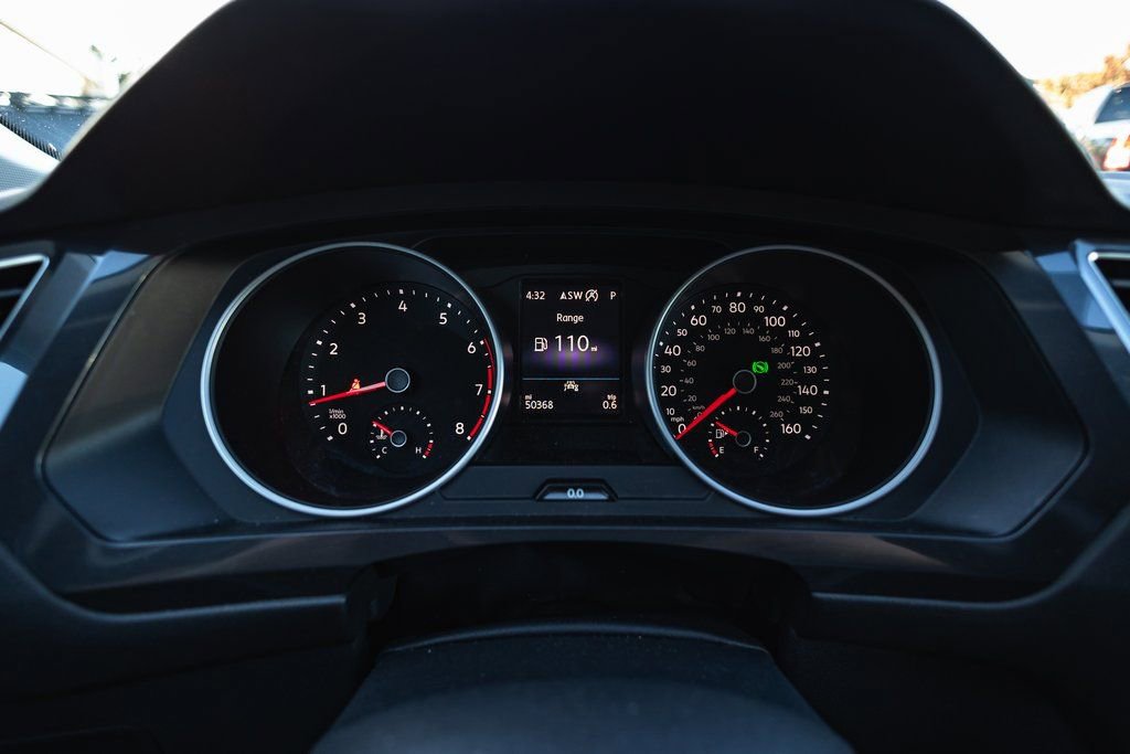 Used 2021 Volkswagen Tiguan SE w/ Panoramic Sunroof Package image 13