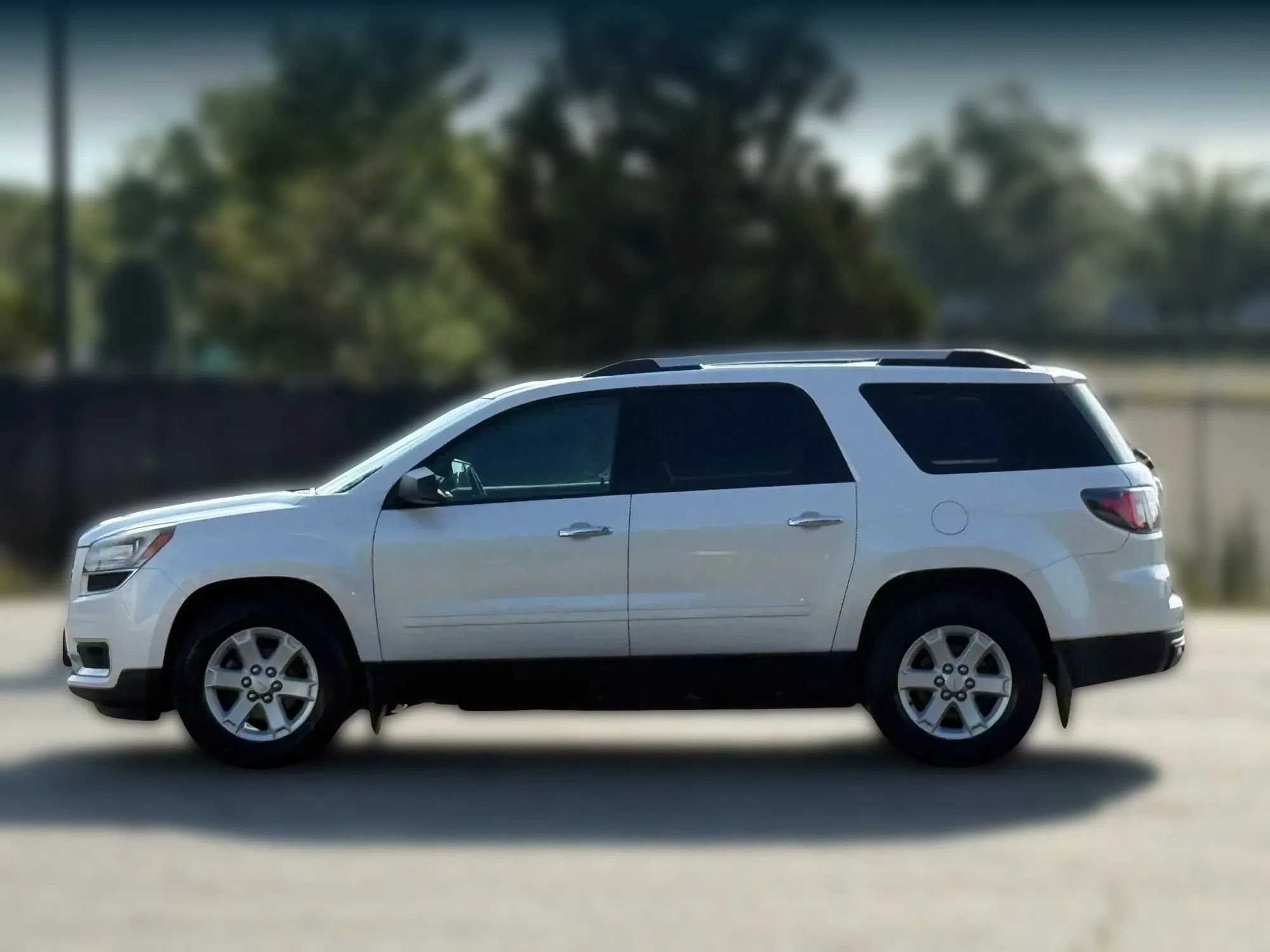 Used 2016 GMC Acadia SLE AWD/4WD image 8