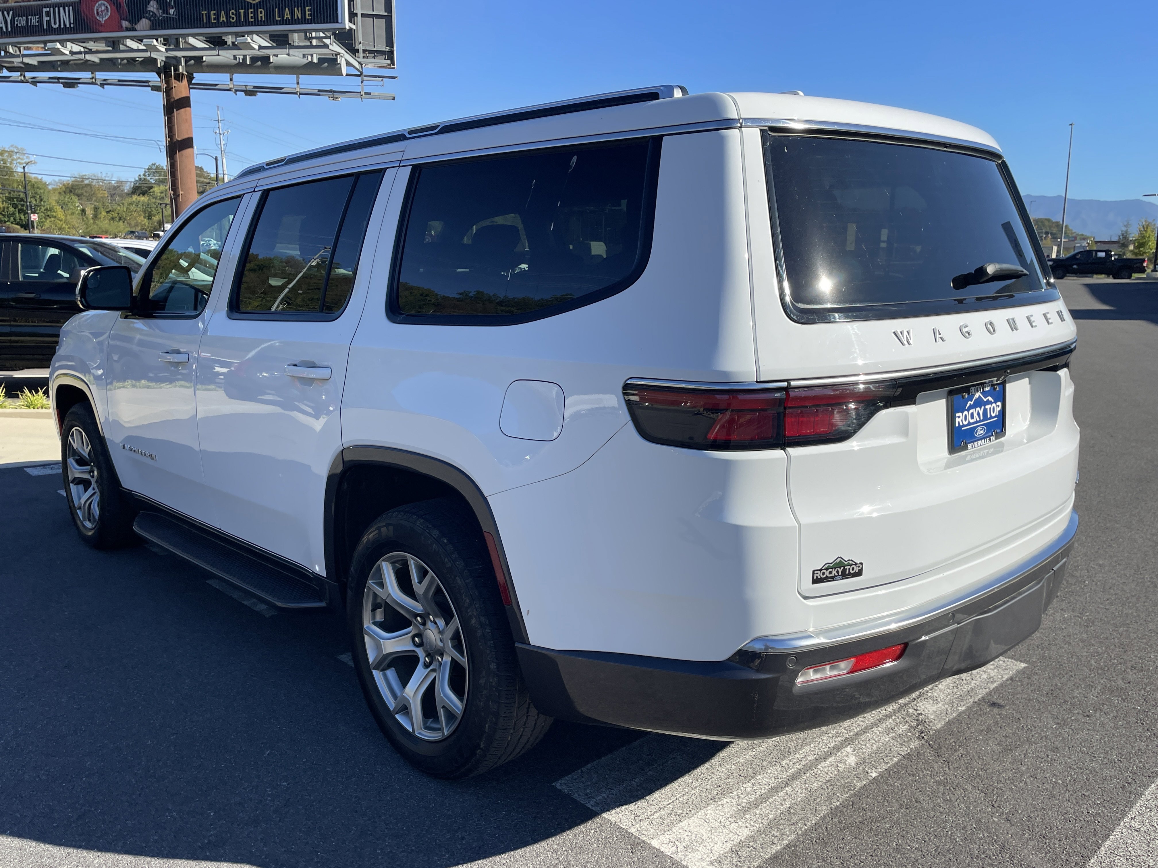 Used 2022 Jeep Wagoneer Series II image 7