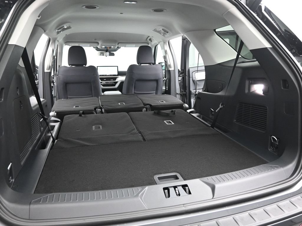 New 2026 Ford Explorer Active RWD image 21