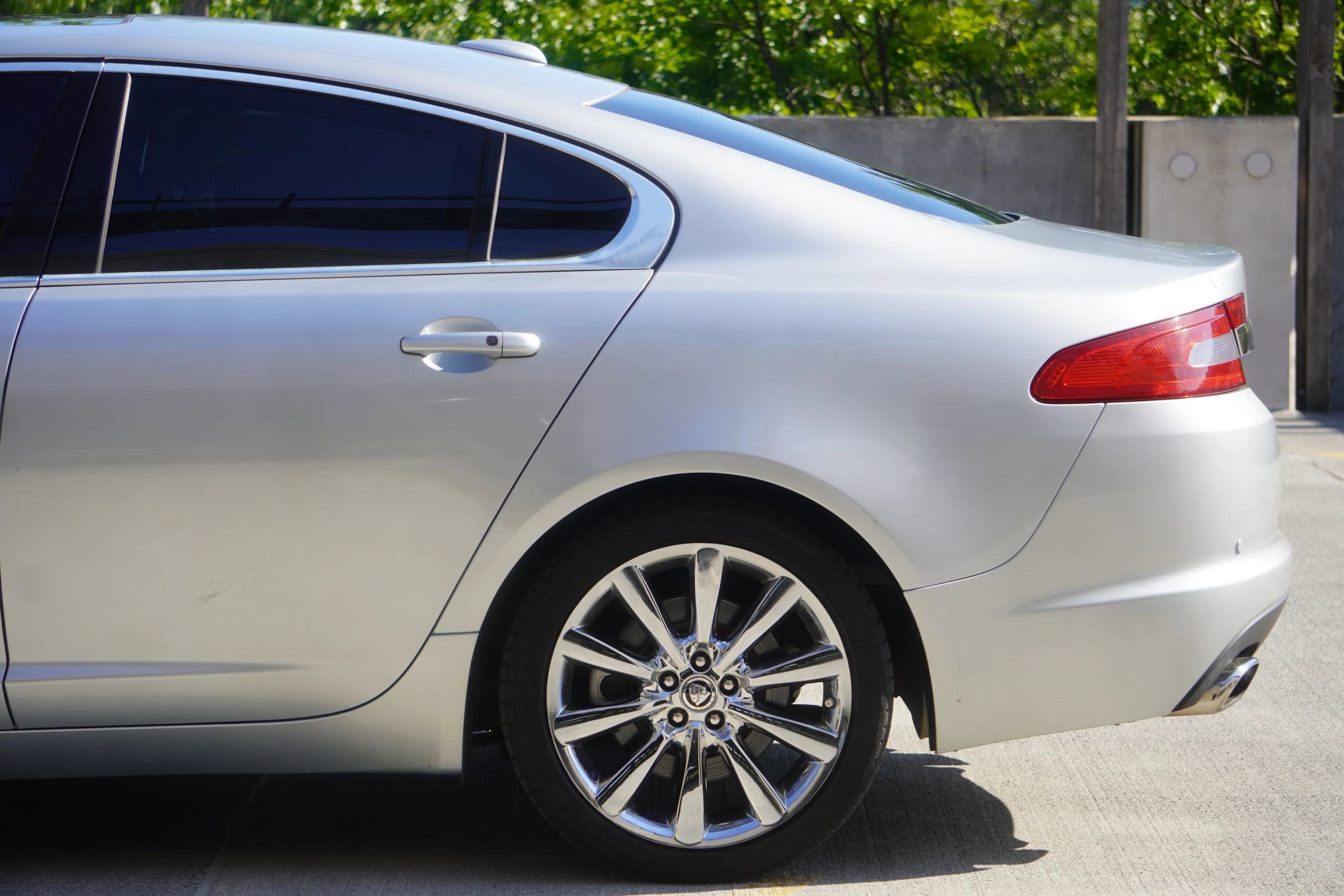 Used 2011 Jaguar XF Premium RWD image 24