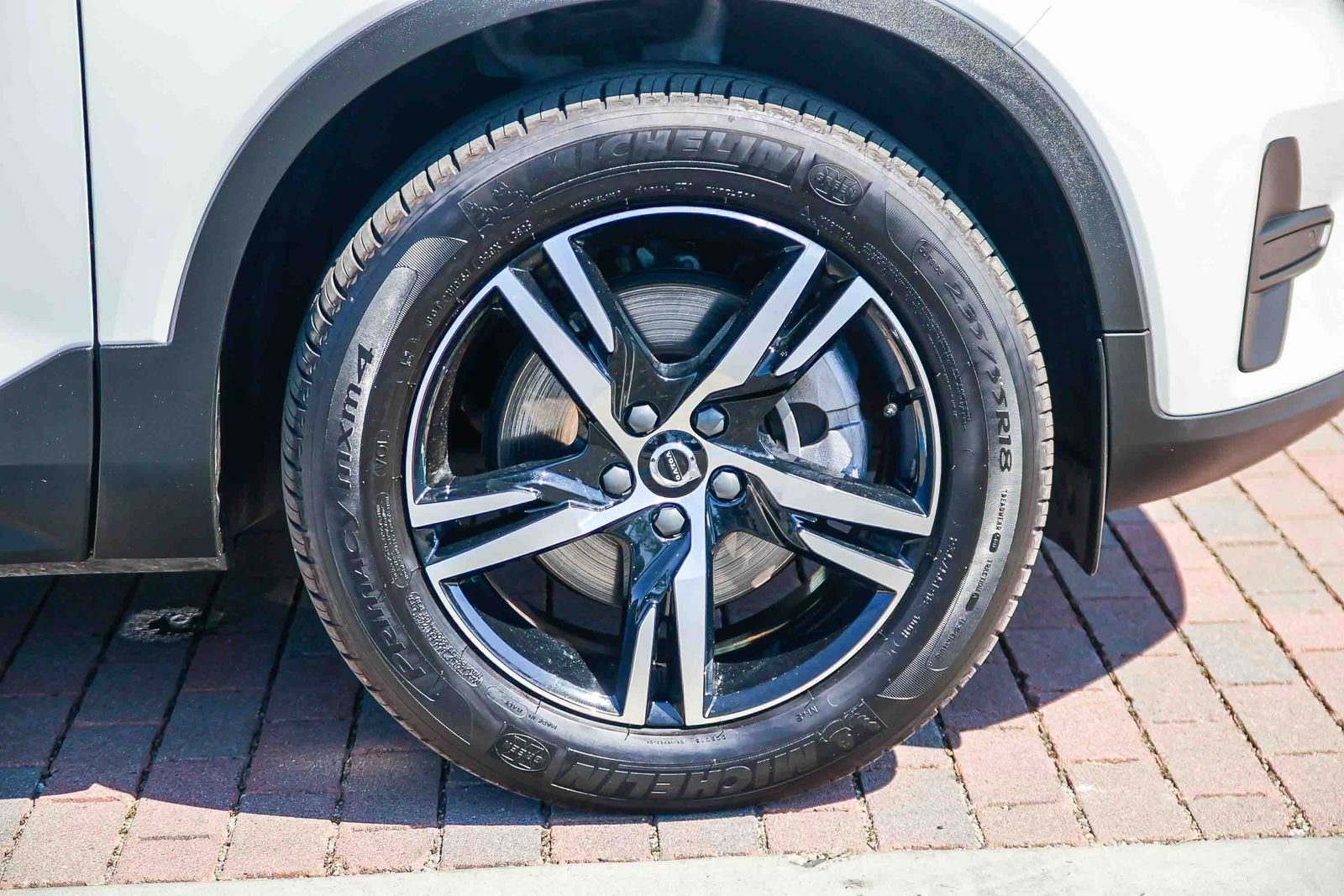 Used 2025 Volvo XC40 B5 Core AWD/4WD image 11