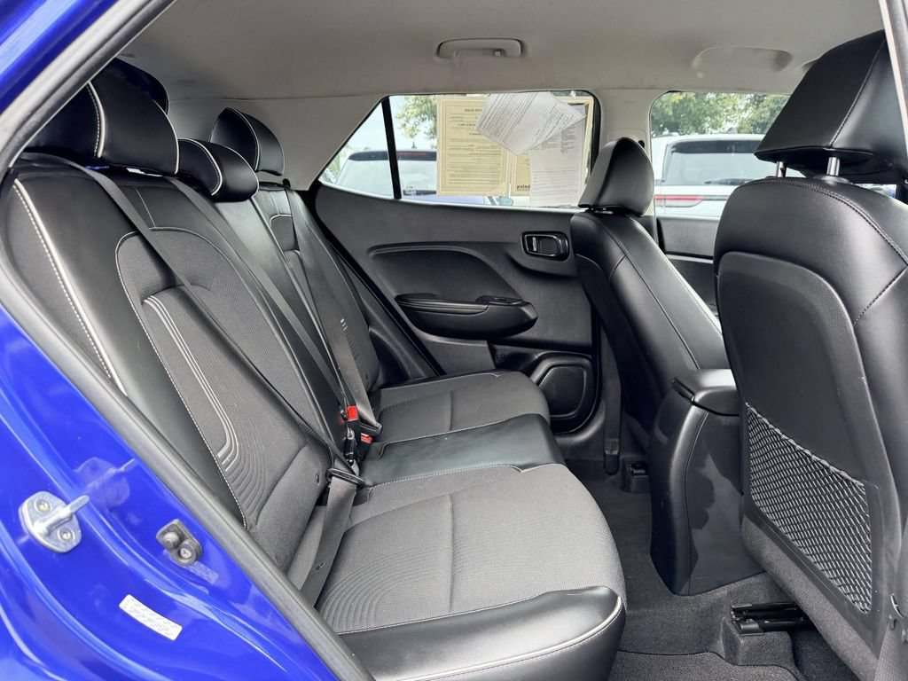 Used 2022 Hyundai Venue Limited w/ Cargo Package FWD image 10