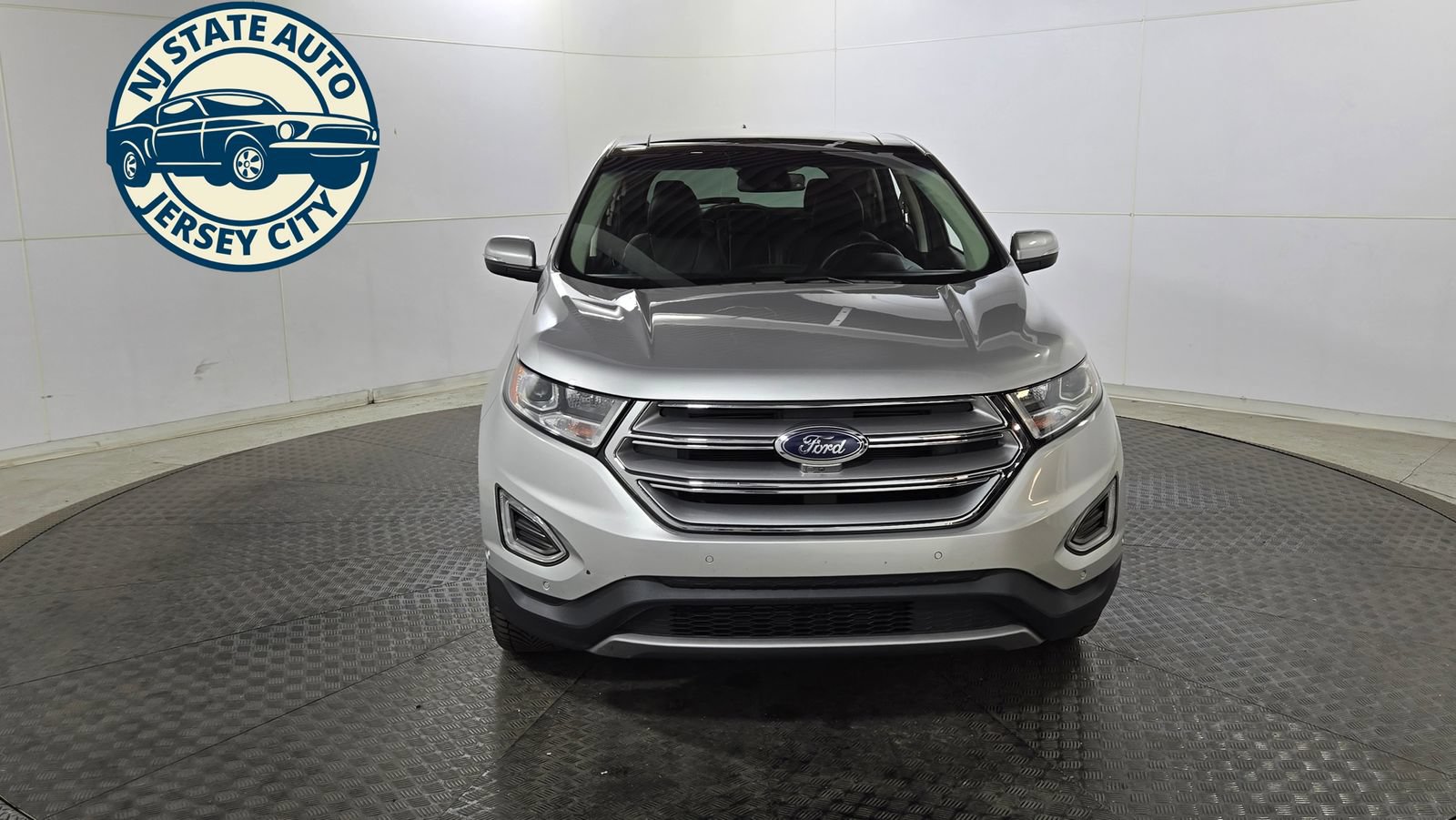 Used 2018 Ford Edge Titanium w/ Equipment Group 302A AWD/4WD image 2