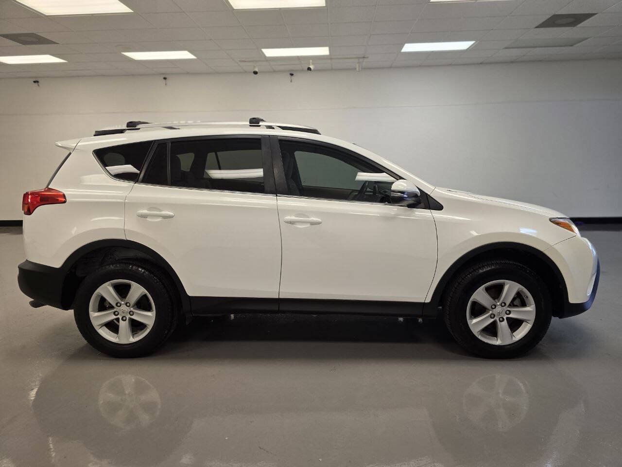 Used 2013 Toyota RAV4 XLE FWD image 1
