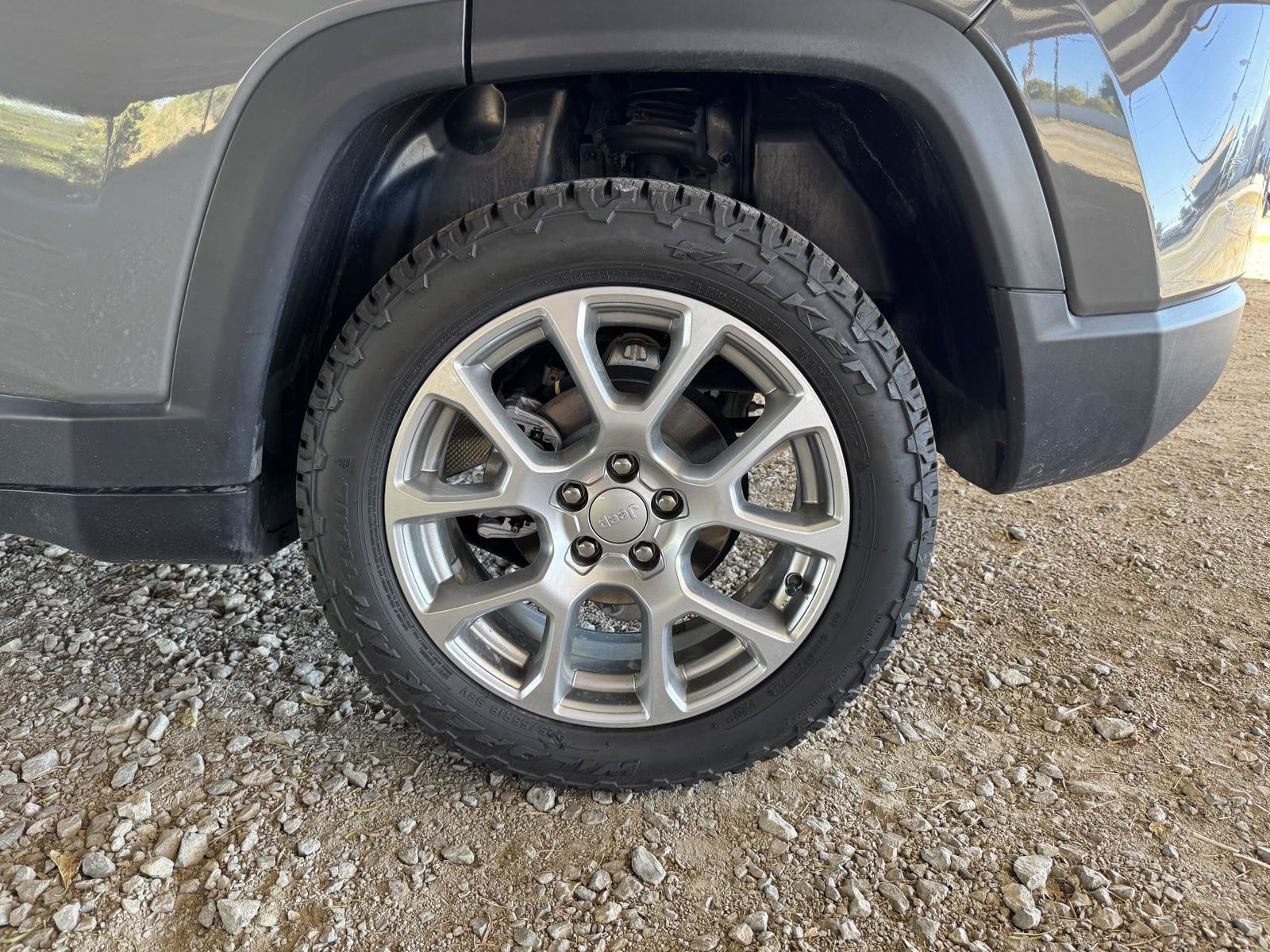 Used 2024 Jeep Compass Latitude image 39