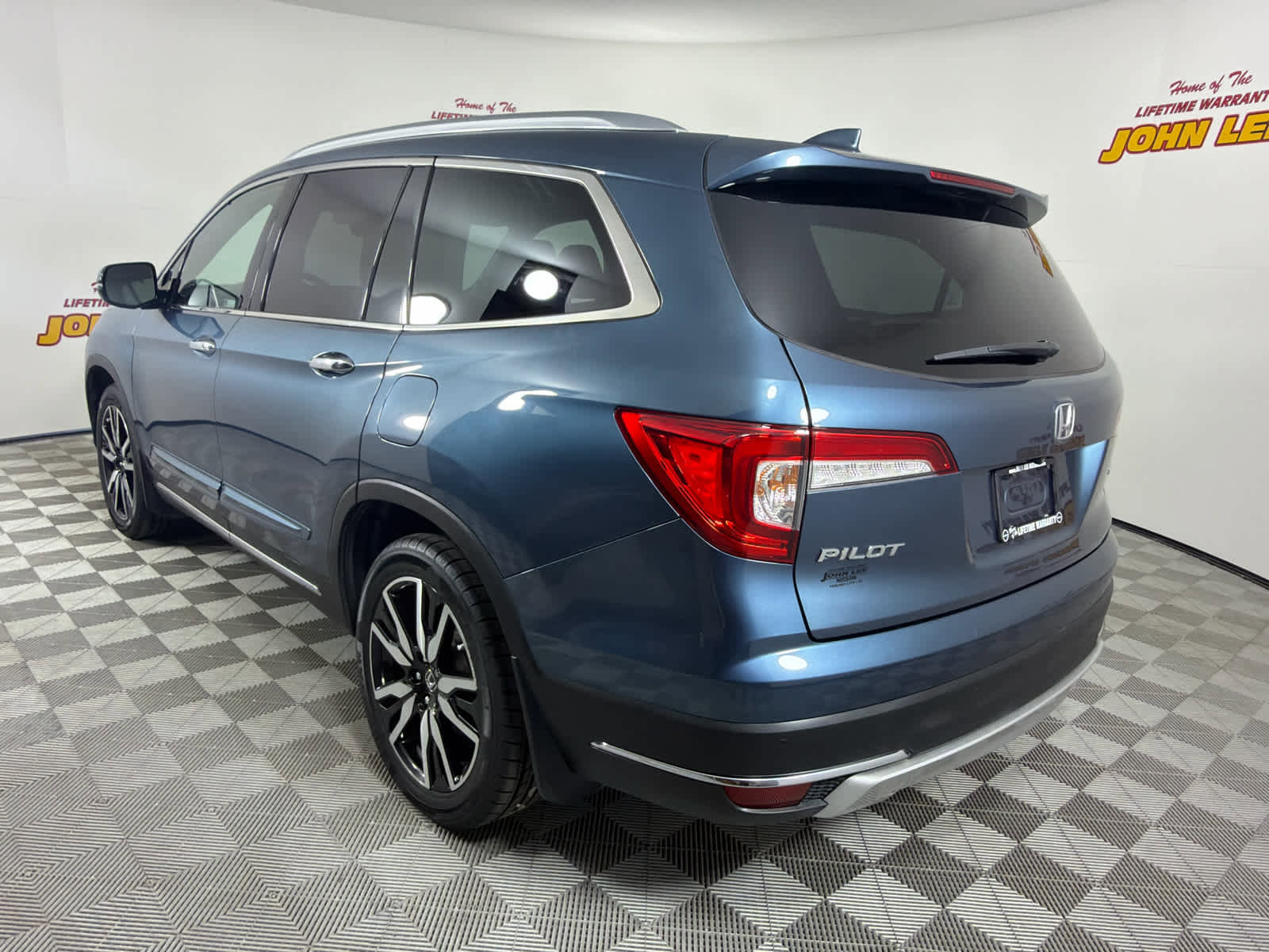 Used 2019 Honda Pilot Touring image 3