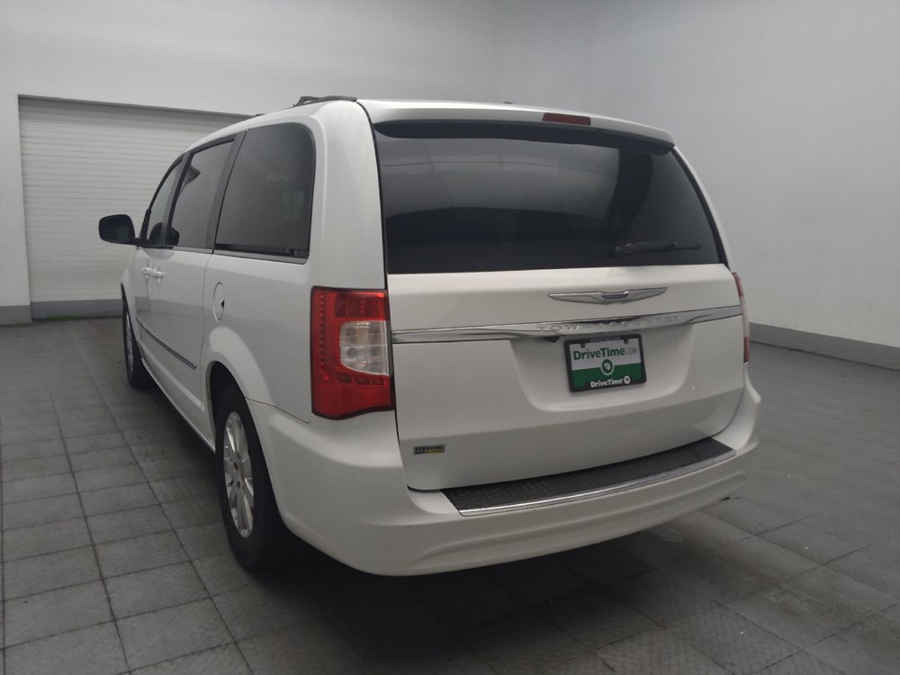 Used 2016 Chrysler Town & Country Touring FWD image 5