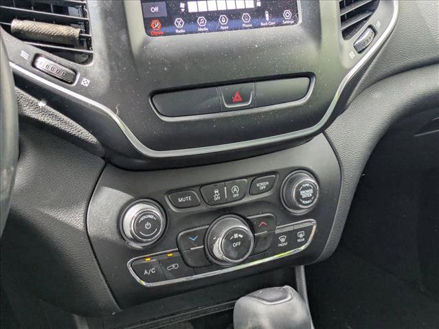 Used 2019 Jeep Cherokee Latitude Plus image 12