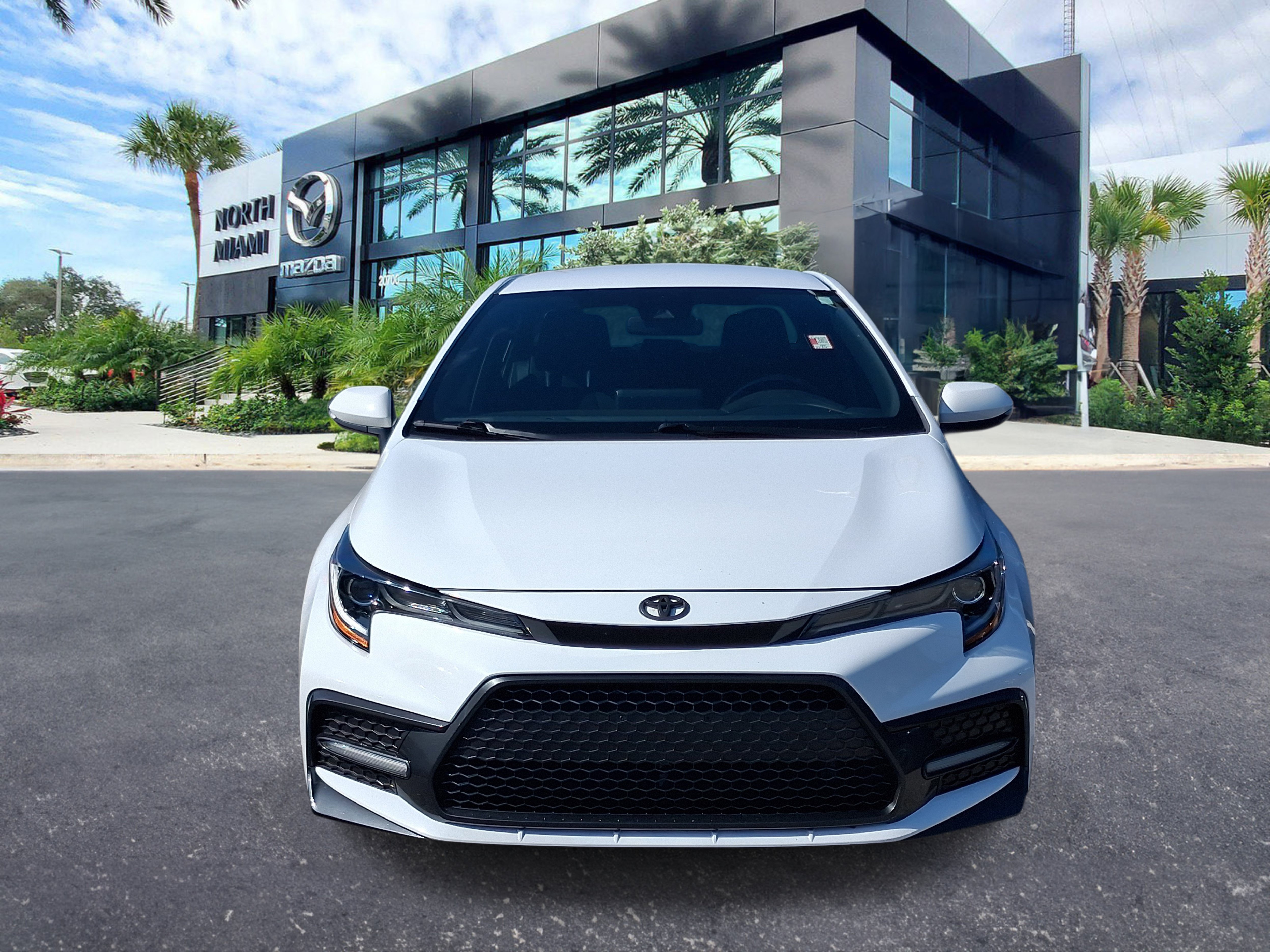 Used 2022 Toyota Corolla SE FWD image 2