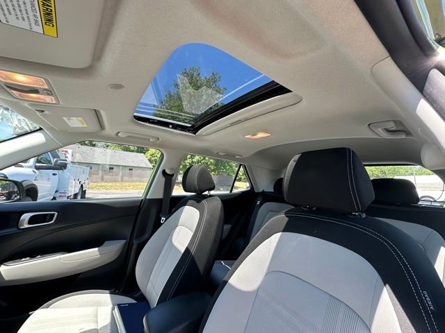 Used 2024 Hyundai Venue SEL FWD image 23