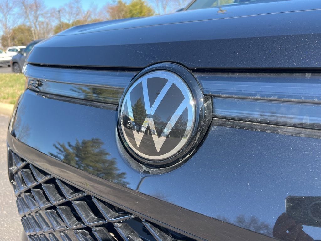 New 2026 Volkswagen Tiguan SE R-Line FWD image 10