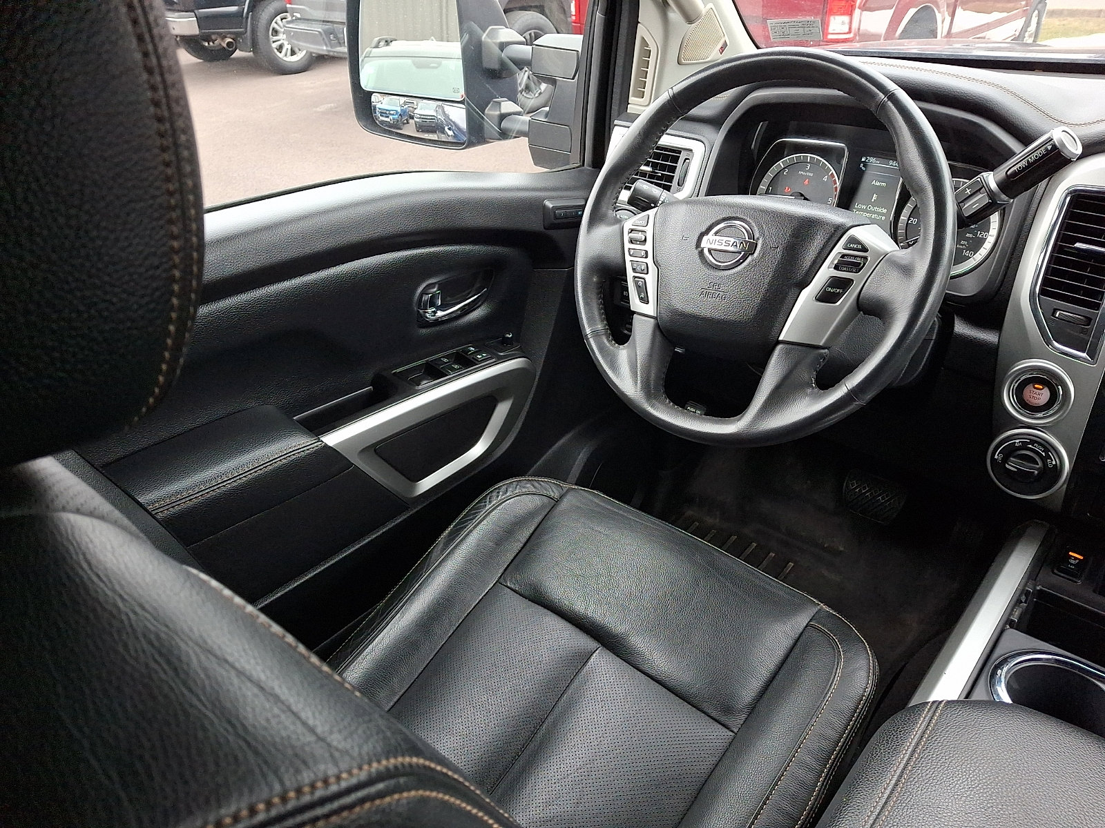 Used 2017 Nissan Titan SL image 14