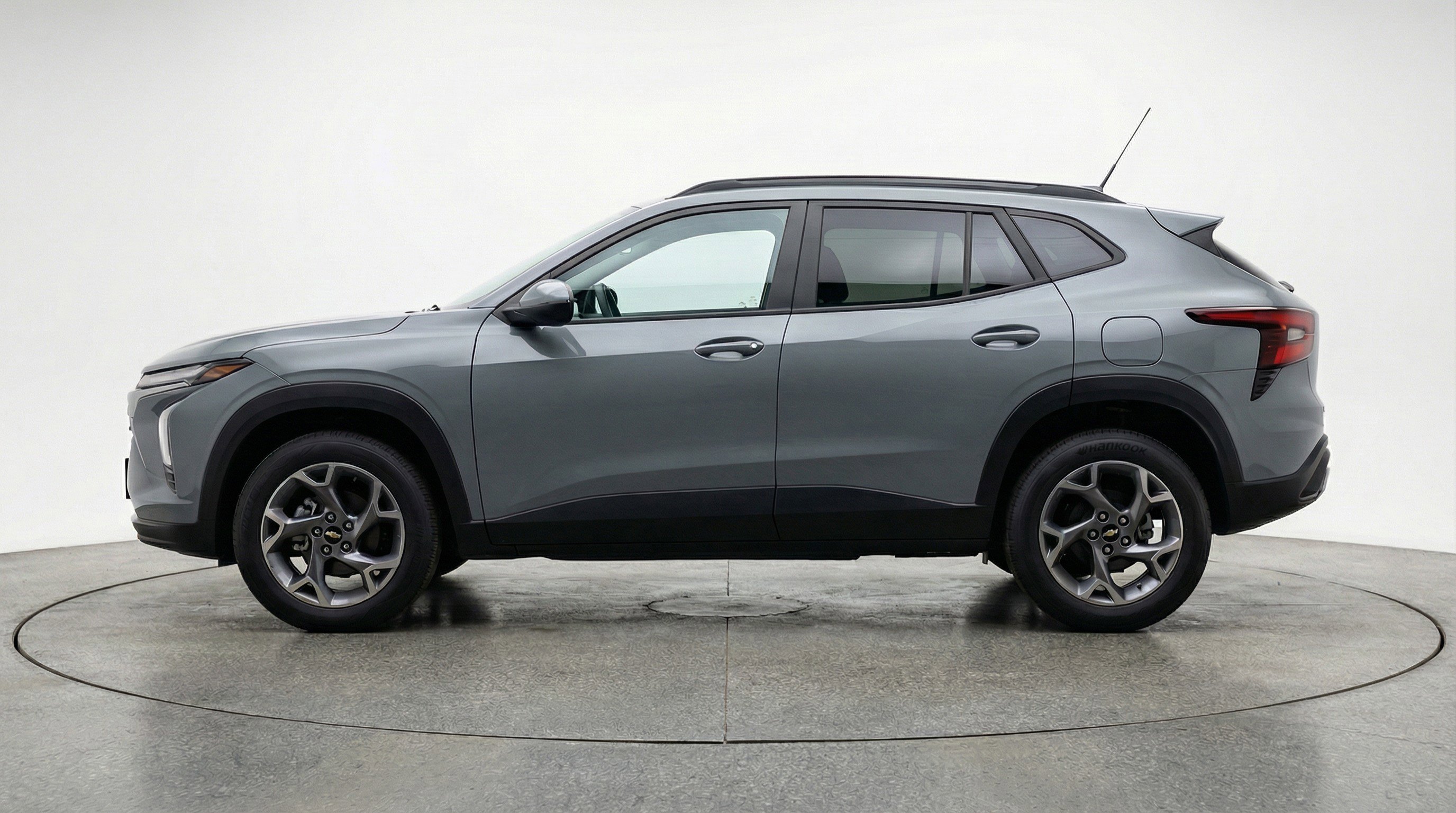 Used 2025 Chevrolet Trax LT w/ LT Convenience Package image 5