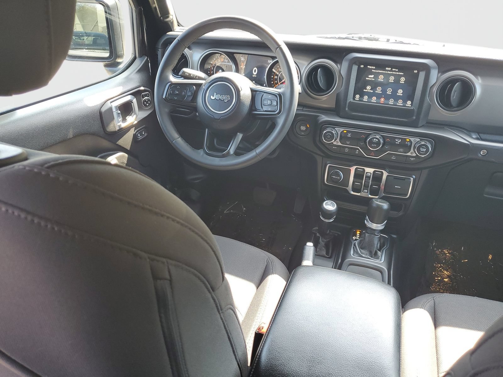 Used 2023 Jeep Gladiator Sport AWD/4WD image 10