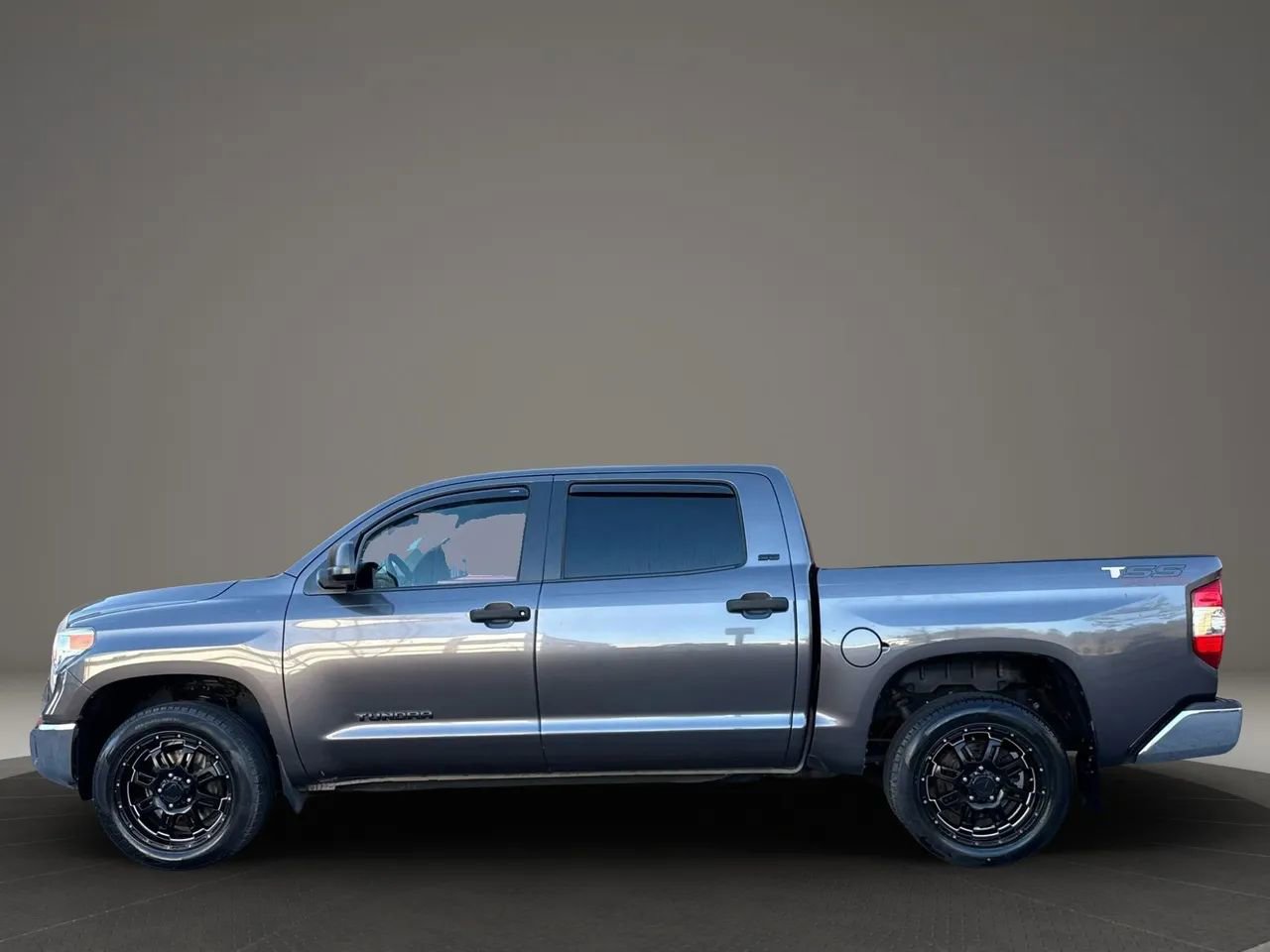 Used 2017 Toyota Tundra SR5 image 7