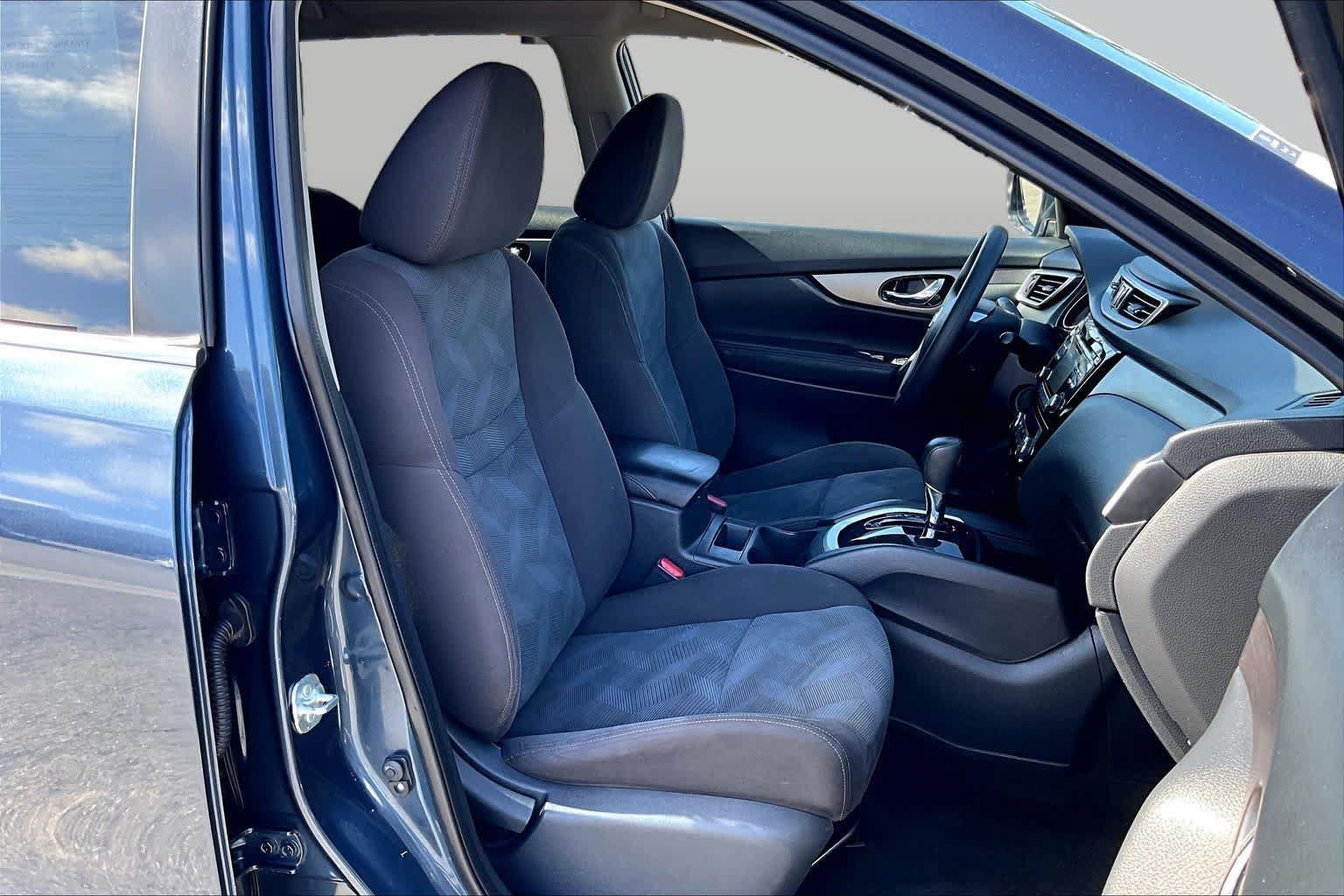 Used 2016 Nissan Rogue SV FWD image 8
