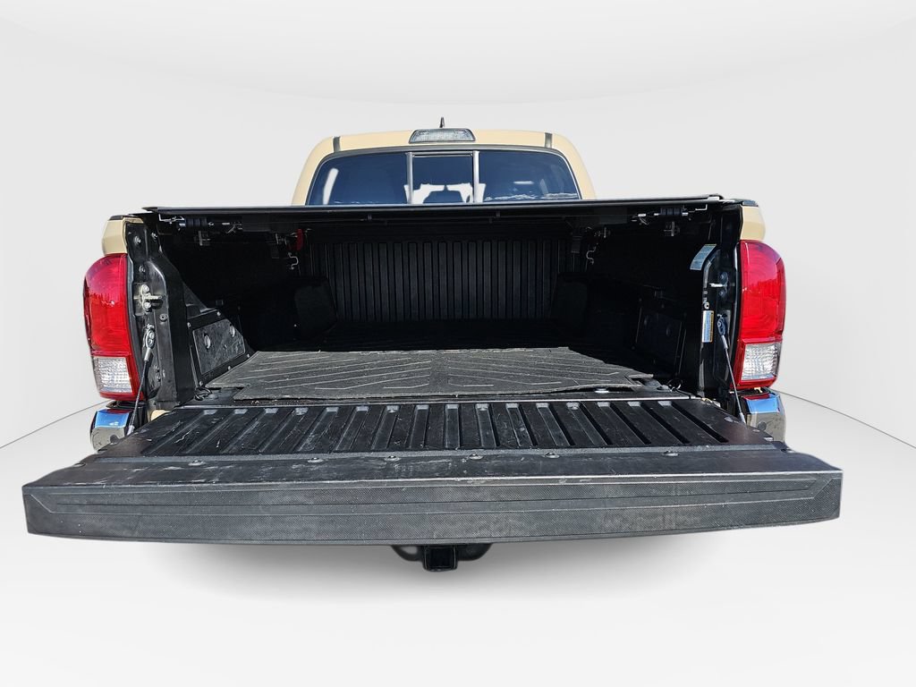 Used 2017 Toyota Tacoma SR5 w/ Tow Package RWD image 23
