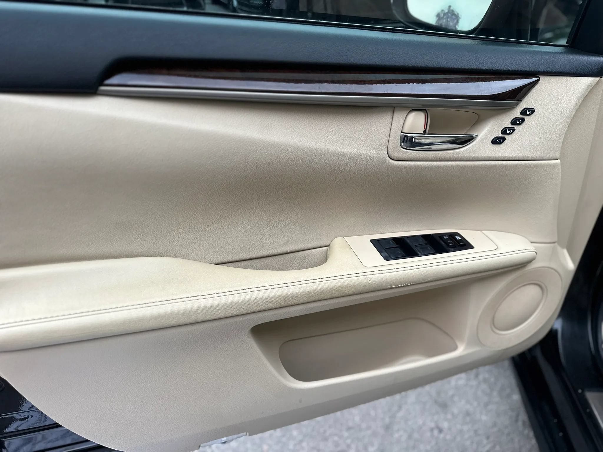 Used 2015 Lexus ES 350 w/ Premium Package FWD image 27