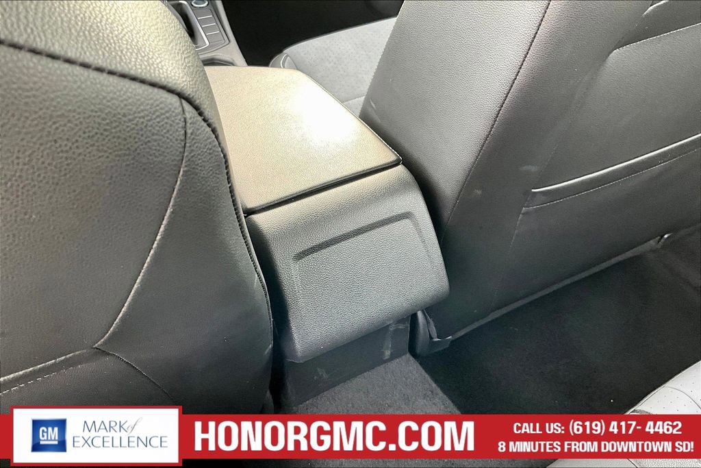 Used 2025 Volkswagen Jetta SE FWD image 10