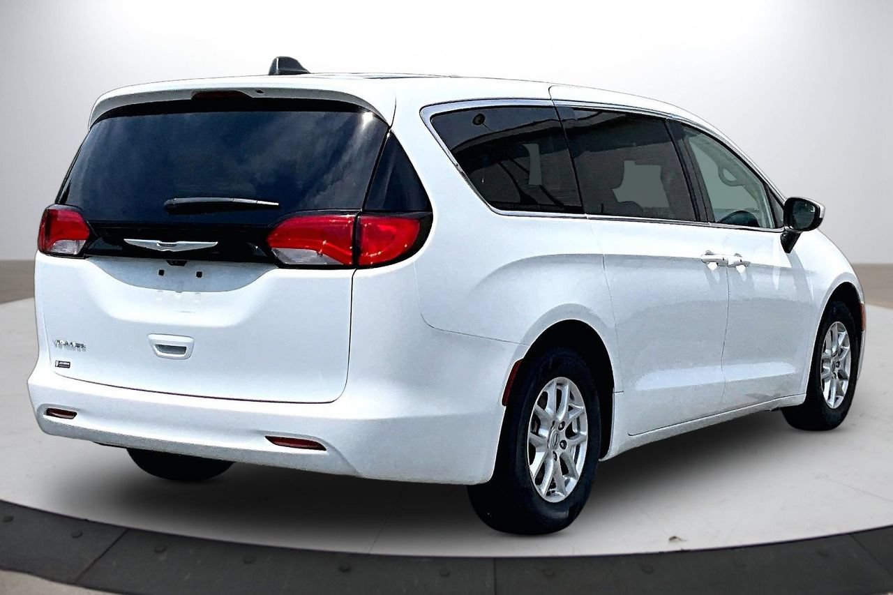 Certified 2023 Chrysler Voyager LX FWD image 8