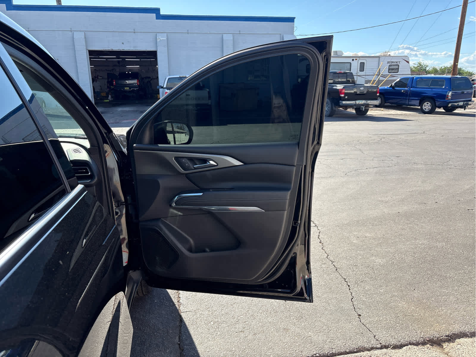 Used 2025 Chevrolet Traverse LT w/ Driver Confidence Package image 16