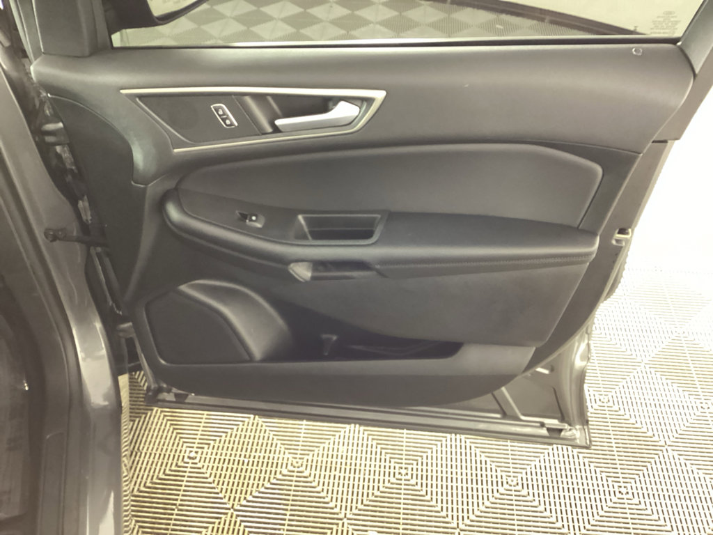 Used 2023 Ford Edge SEL w/ Convenience Package image 10