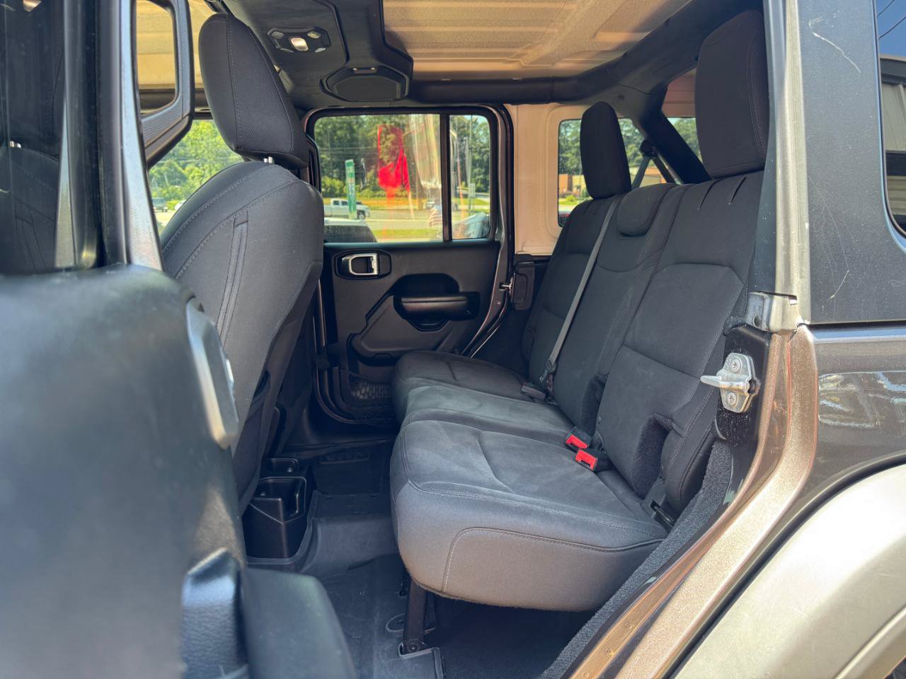 Used 2018 Jeep Wrangler Unlimited Sport S AWD/4WD image 13