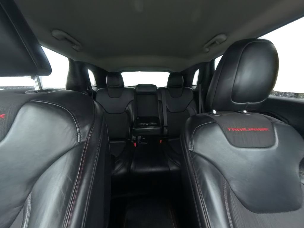 Used 2017 Jeep Cherokee Trailhawk image 25