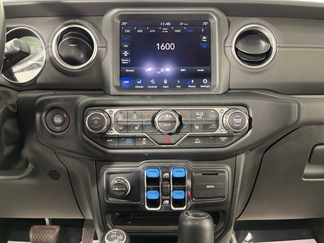 Used 2022 Jeep Wrangler Unlimited Sahara w/ Cold Weather Group image 25