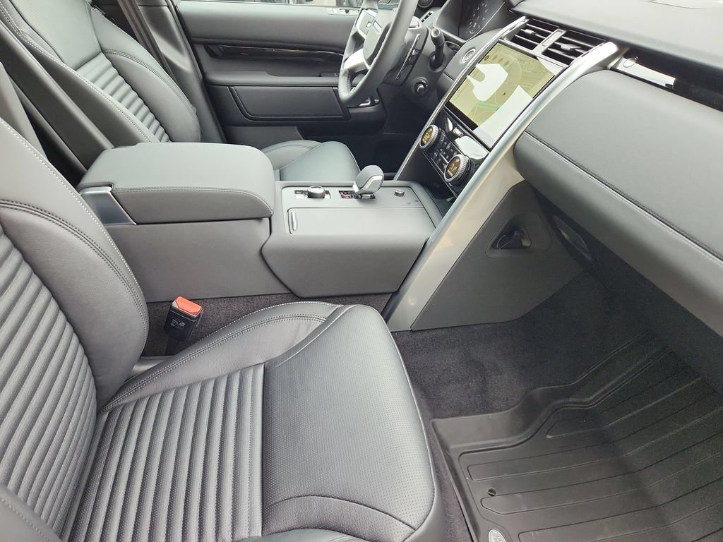 New 2026 Land Rover Discovery S AWD/4WD image 3