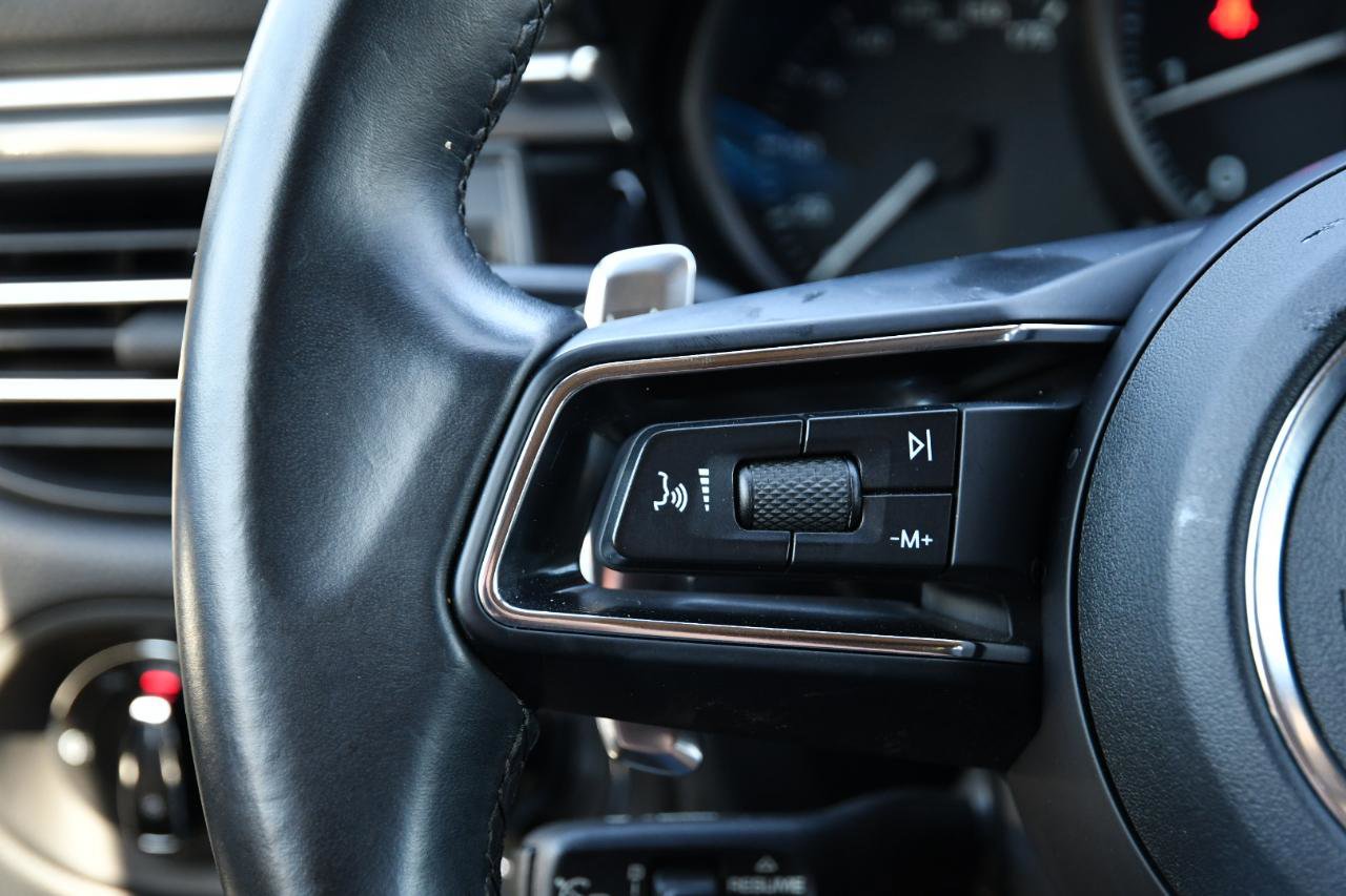 Used 2024 Porsche Macan image 9