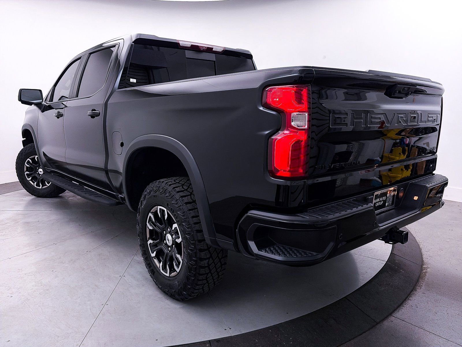 Used 2024 Chevrolet Silverado 1500 ZR2 w/ Technology Package image 2