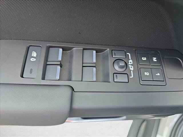 New 2026 Land Rover Defender 110 X-Dynamic SE image 24