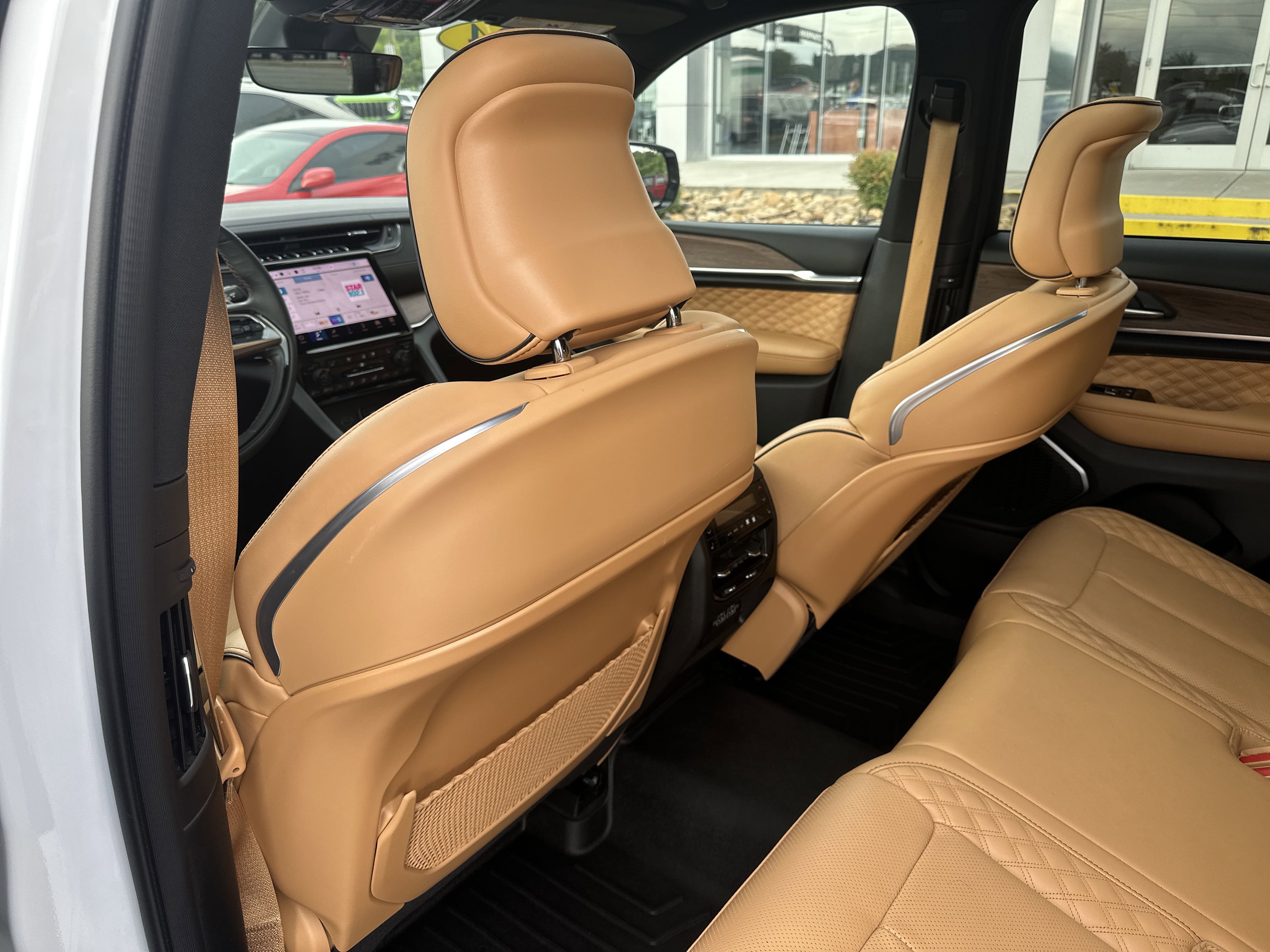 Used 2024 Jeep Grand Cherokee Summit image 19