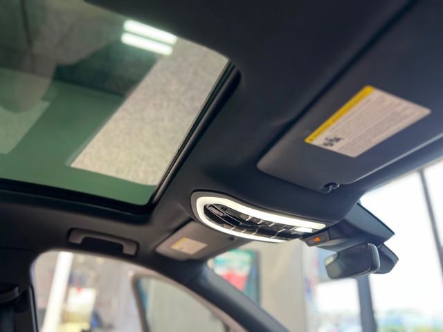 Used 2023 Porsche Macan Base image 37