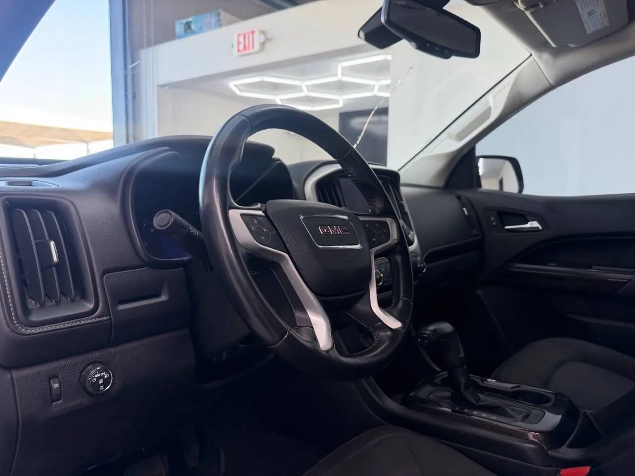 Used 2020 GMC Canyon SLE w/ Elevation Edition RWD image 9