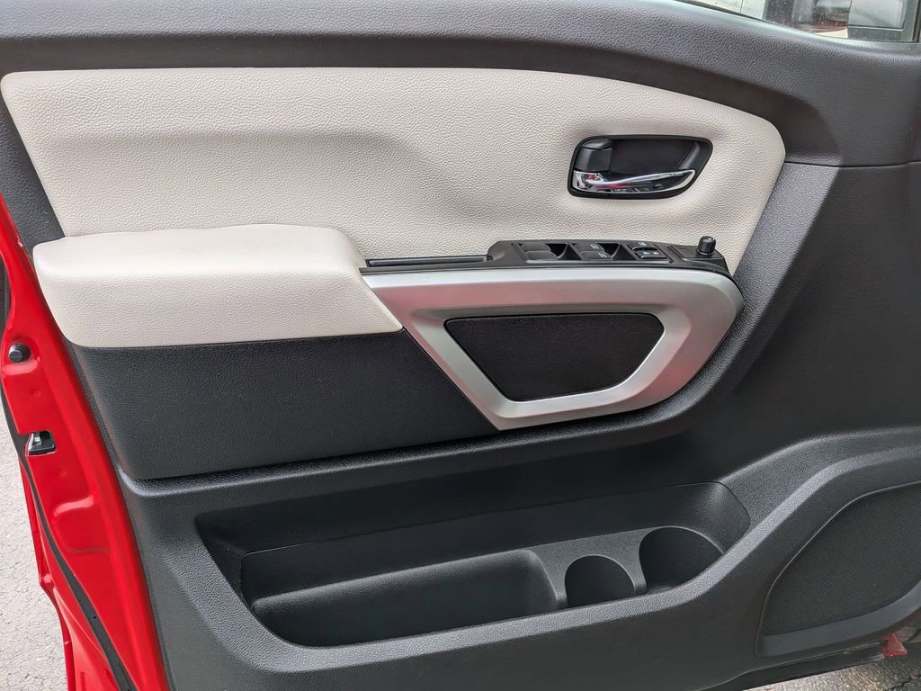 Used 2024 Nissan Titan SV w/ SV Convenience Package image 9