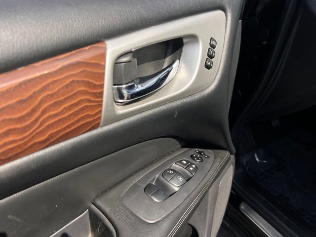 Used 2017 Nissan Pathfinder Platinum FWD image 11