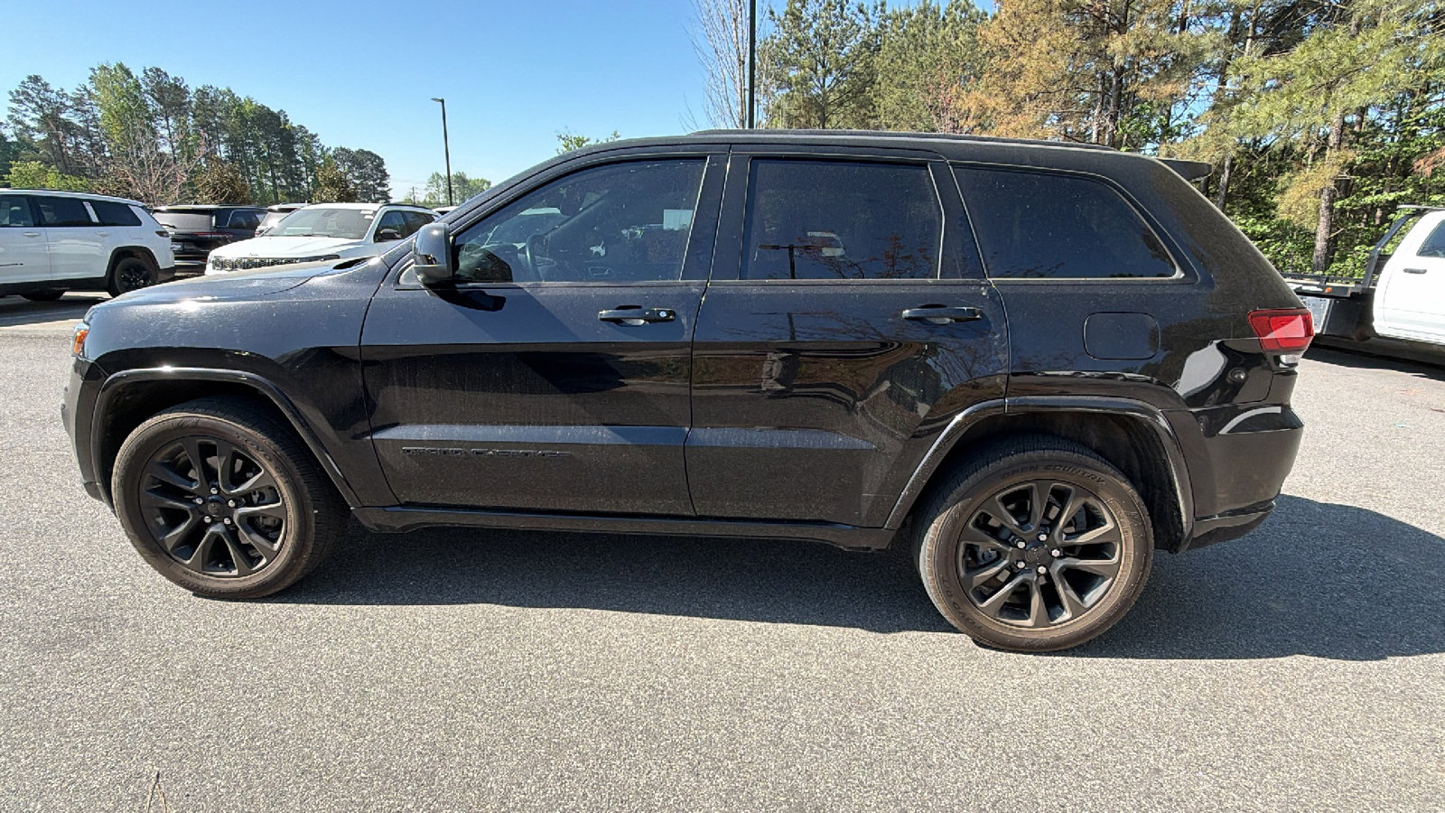 Used 2021 Jeep Grand Cherokee Laredo X AWD/4WD image 11