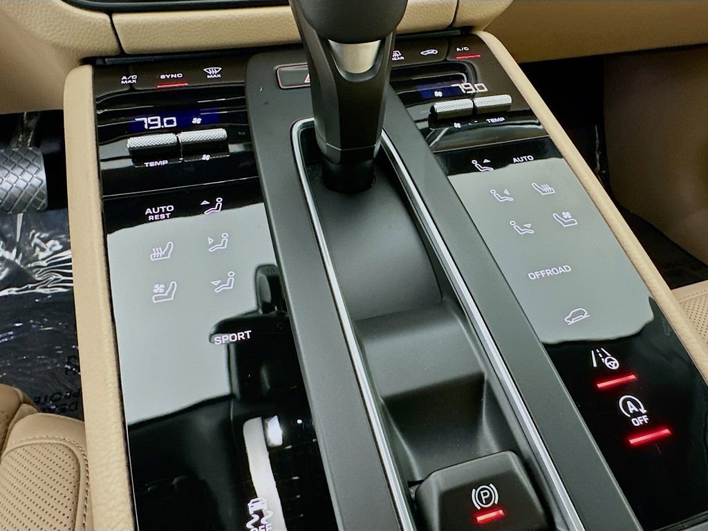 Used 2025 Porsche Macan image 23