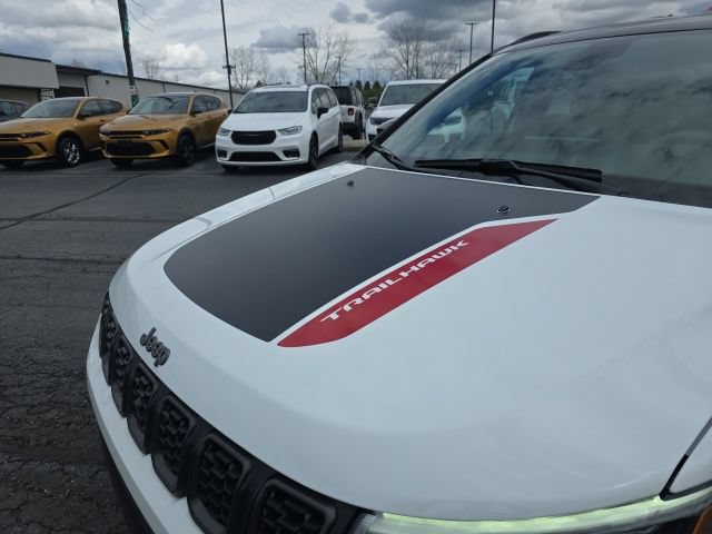 Used 2025 Jeep Compass Trailhawk w/ Trailhawk Elite Group AWD/4WD image 15