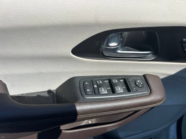 Used 2020 Chrysler Pacifica Touring-L Plus w/ Tire & Wheel Group FWD image 17