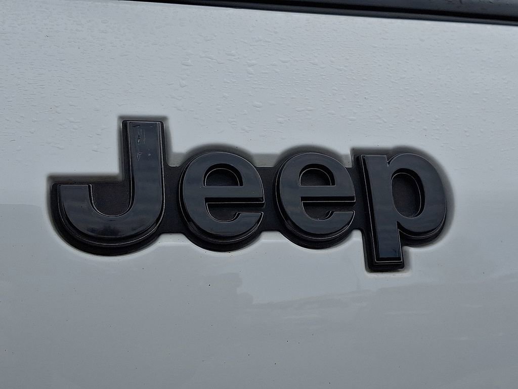 Used 2023 Jeep Grand Cherokee L Altitude image 32