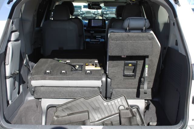 Used 2023 Toyota Sienna XLE w/ XLE Plus Package FWD image 39