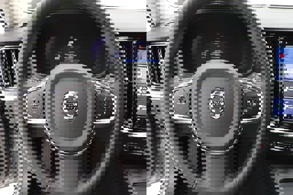 Used 2025 Volvo S60 B5 Core image 20