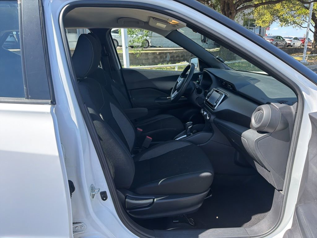 Used 2020 Nissan Kicks S image 30